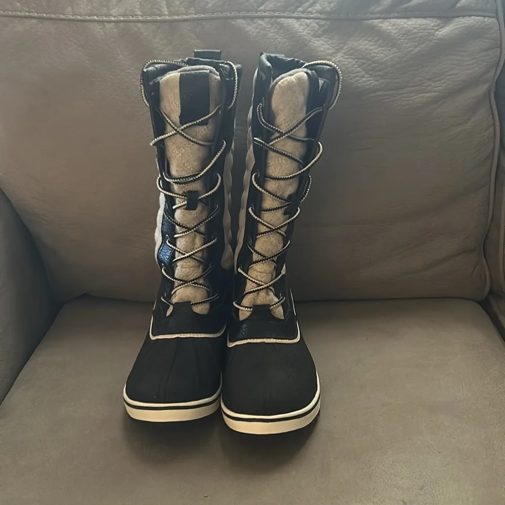50%offw❤️New Globalwin Black tan Camel Snow duck Boots 8.5 perfect snow boot